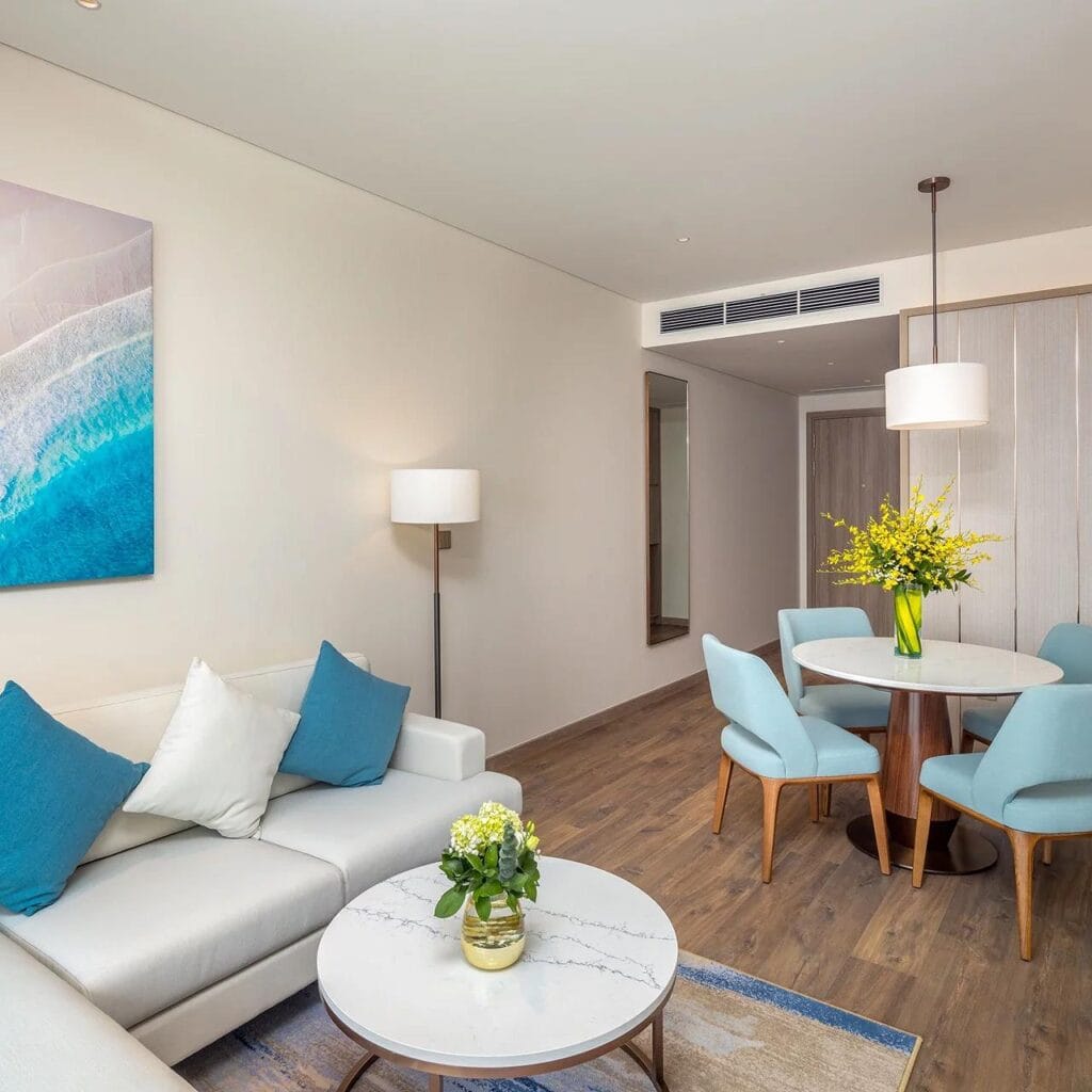 Ha Long infinity pool hotel