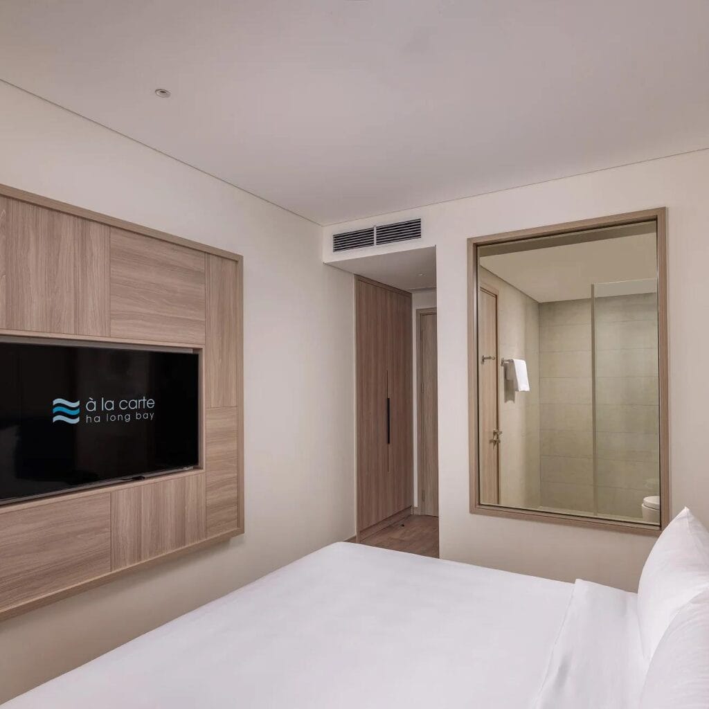 Ha Long infinity pool hotel