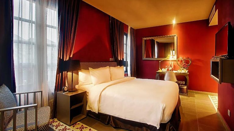 Hotel near Golden Bridge Da Nang