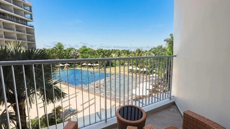 Beachfront resort Bai Truong