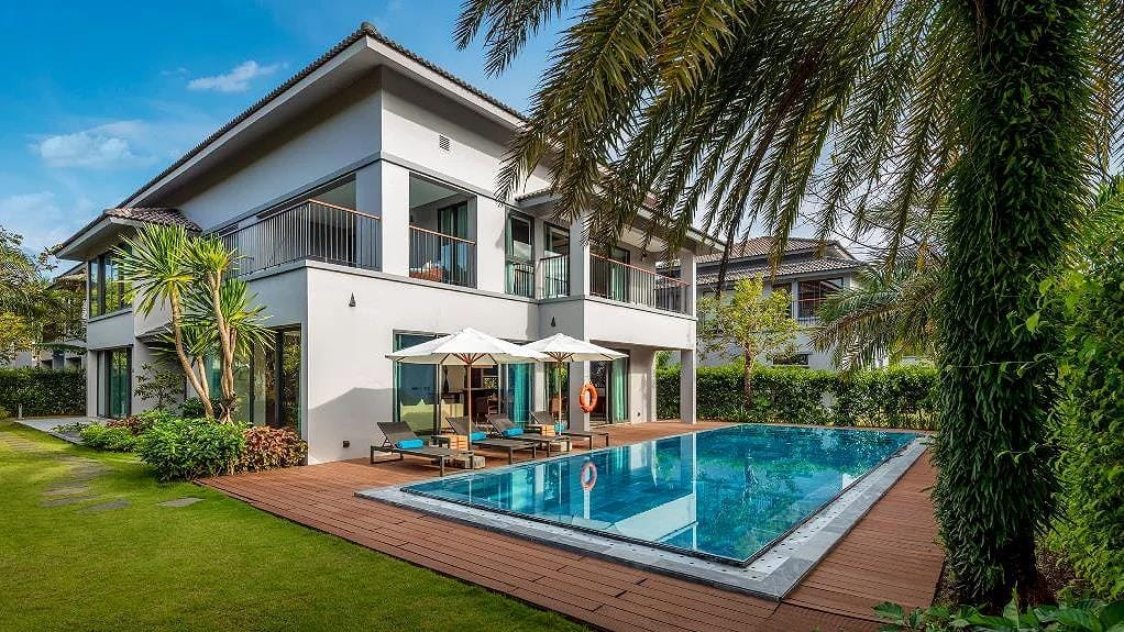 Beachfront resort Bai Truong