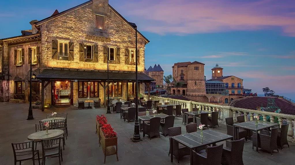 Hotel near Golden Bridge Da Nang