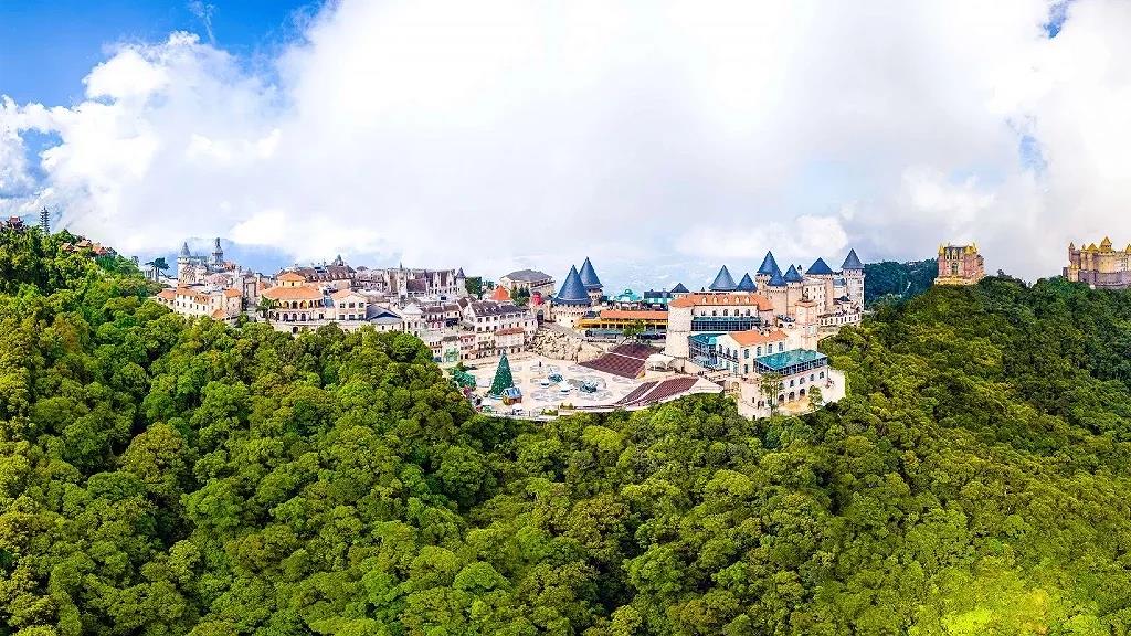 Luxury accommodation Ba Na Hills