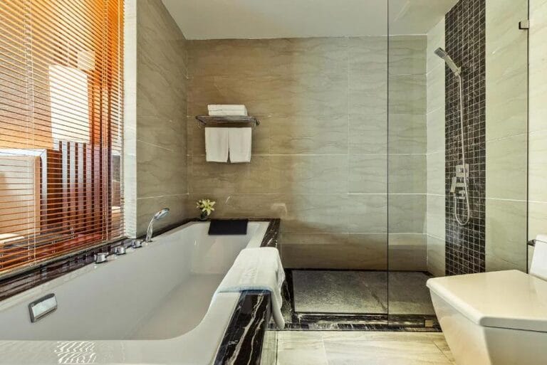 Bai Chay beach hotel