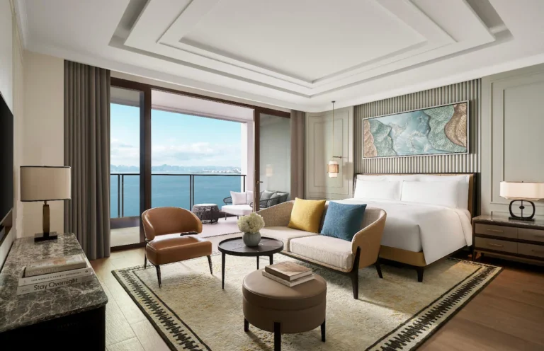 One King Premium Halong Bay View 1