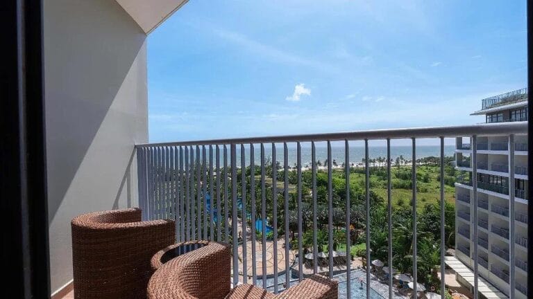 Beachfront resort Bai Truong