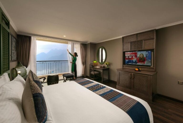 Sapa hotel with infinity pool