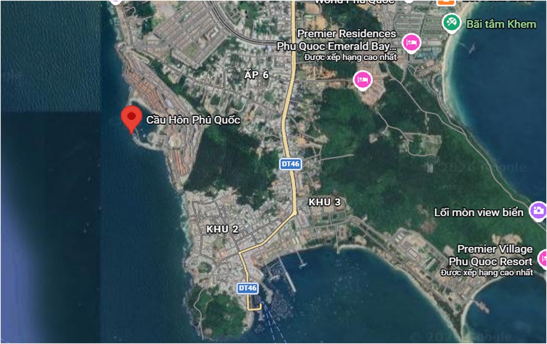 Booking interface for Kiss of the Sea show at Sunset Town Phu Quoc with visual of fireworks and water stage.